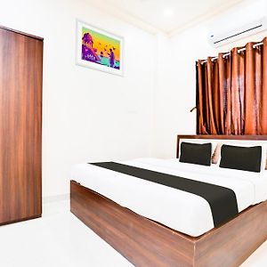 Hotel O Uts Stay In